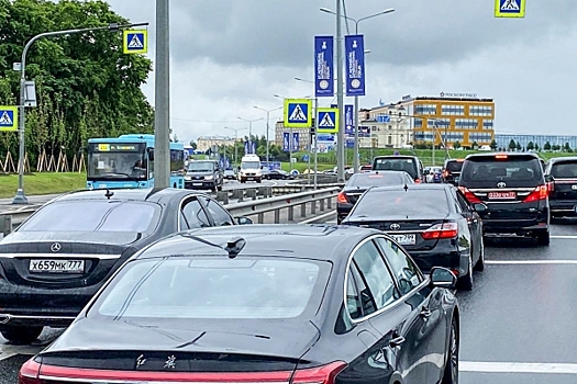 Аномальные пробки сковали Петербург в пятницу вечером: где не проехать