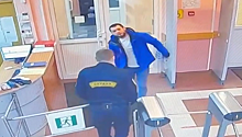В московской школе задержали мужчину с оружием