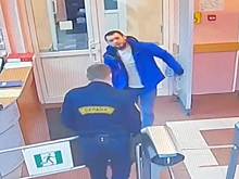В московской школе задержали мужчину с оружием