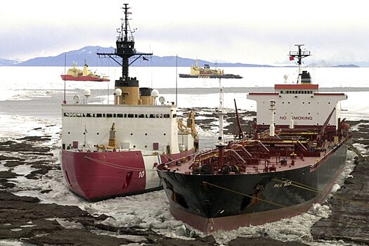 Названы сроки постройки США мощных ледоколов