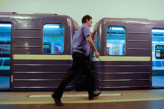 В метро Петербурга приняли роды у пассажирки