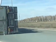 В Сеть выложили запись с опрокинувшейся фурой в Пензенской области