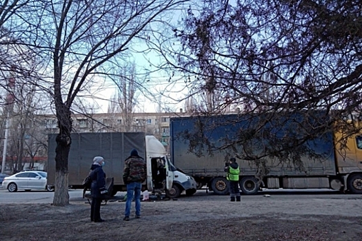 Молодой водитель пострадал в ДТП с «Газелью» и грузовиком в Волгограде