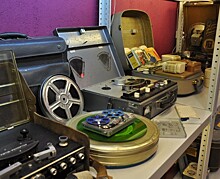 Как пара петербуржцев открыла в своей квартире музей звукотехники XX века с шпионскими устройствами и первыми магнитофонами