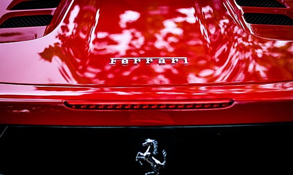 Ferrari возглавит создатель поворота экрана iPhone. Опыта в автоиндустрии у него нет