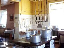 «Обшарпанный потолок и плесень»: Работник скорой показал фото пищеблока в больнице под Архангельском