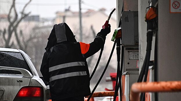 В РФ стали чаще оплачивать топливо бонусами