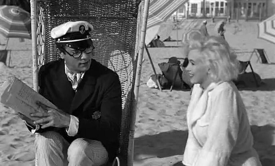 Мэрилин Монро и Тони Кертис в фильме "В джазе только девушки", 1959 год.
