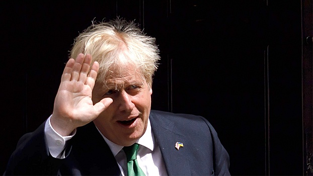 Sky News: экс-премьер Джонсон вернулся в Британию после отставки Трасс