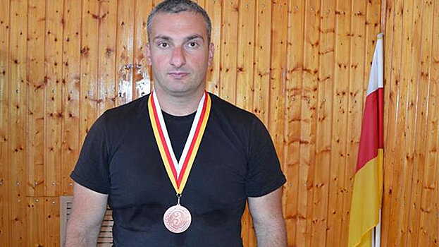 ОМОНовец из Южной Осетии показ класс по стрельбе во Владикавказе