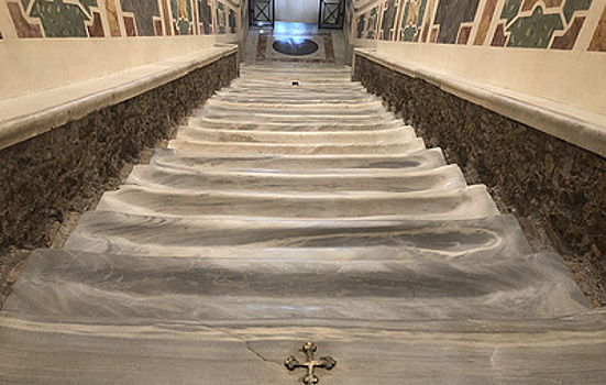 В Ватикане отреставрировали Святую лестницу