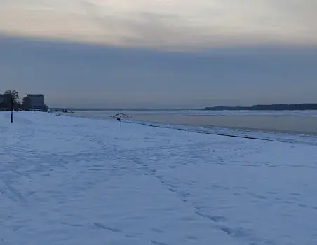 Спасатели рассказали о толщине льда на Волге в Самарской области