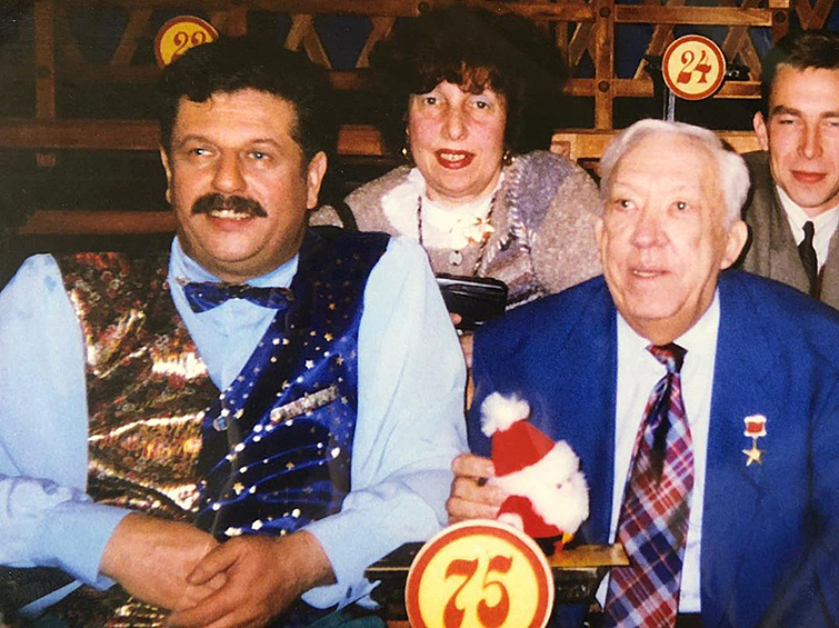 Юрий Никулин в гостях у «Русского лото» по случаю Дня смеха. 