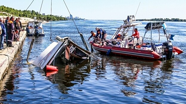 Волгоград прощается с погибшими на катамаране