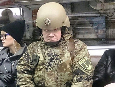 Американцев рассмешило фото «российского военного» в метро