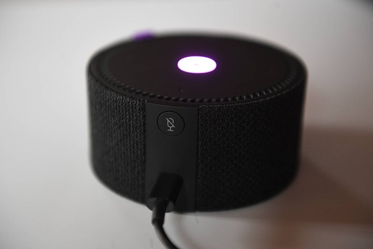 Россиян призвали отказаться от умных колонок