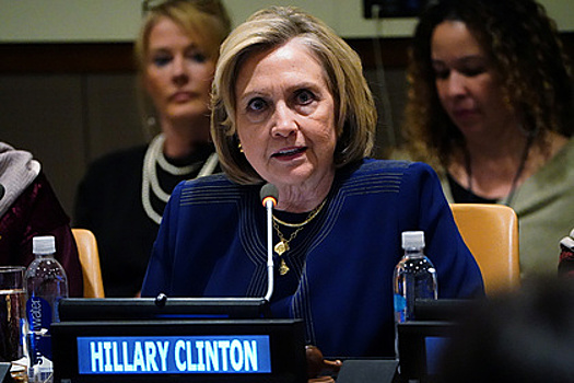 Хиллари Клинтон напишет книгу о мировом заговоре