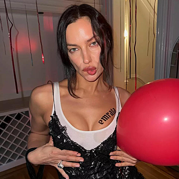 Ирина Шейк набила на груди тату в честь Эмили Ратаковски: фото