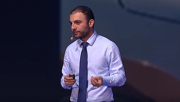 «Кто видит в этом сексизм — шовинисты». В России запустят бизнес‐марафон с призом в виде сестер‐близняшек