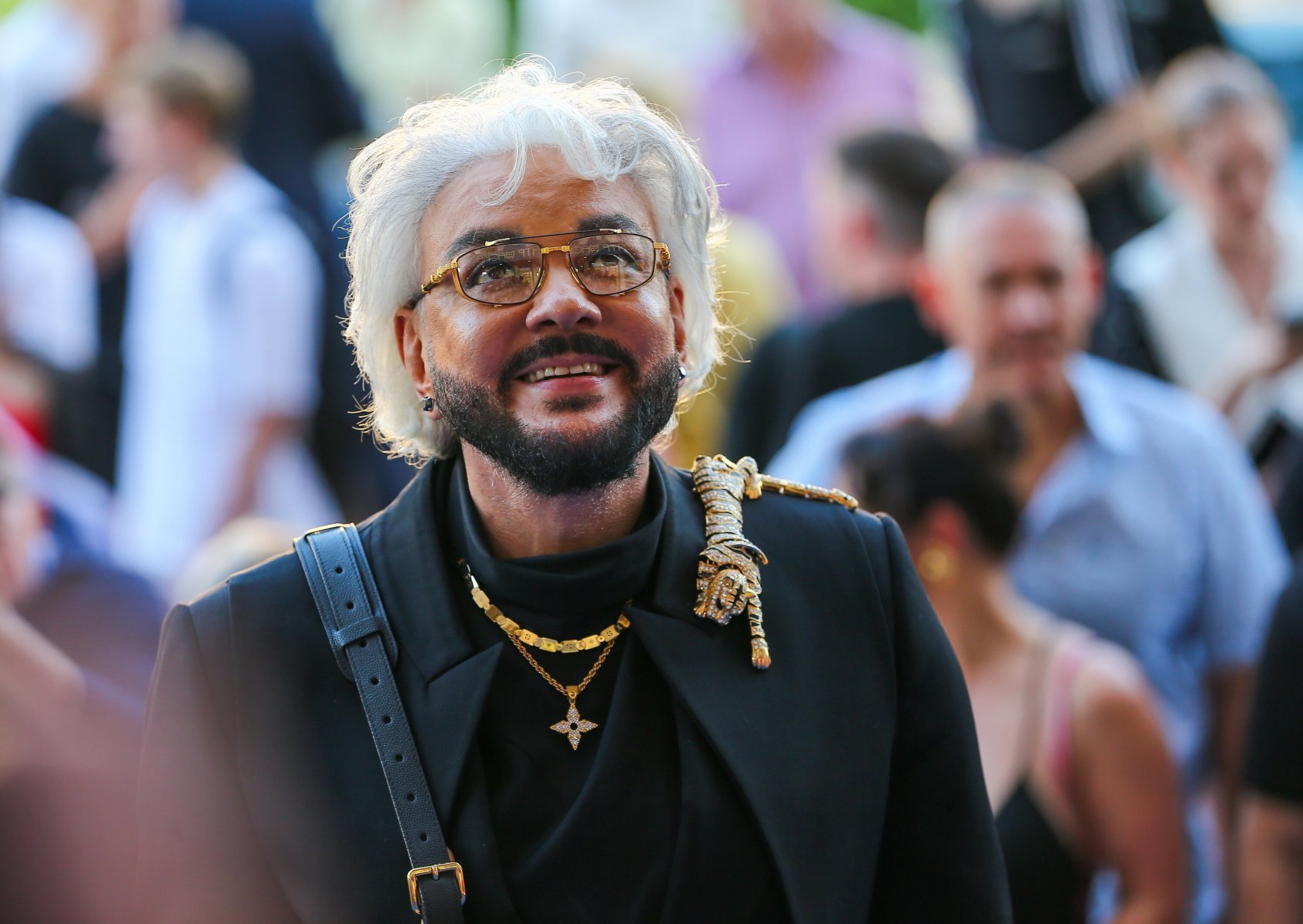 На Киркорове загорелась куртка во время концерта в Петербурге