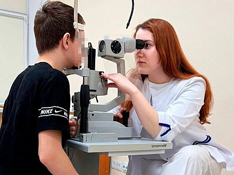 Школьник получил ожоги глаз и лица во время эксперимента из соцсетей в Омске