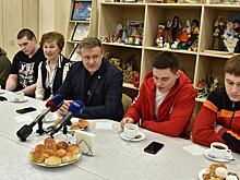 Любимов вместе с детьми из Донбасса нарисовал патриотическое граффити