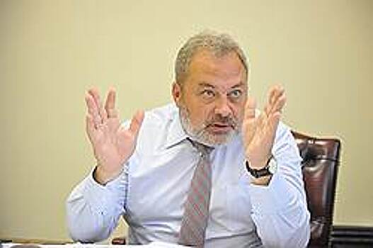 "Мы как моська, которая лает на слона с надписью "Гуп""