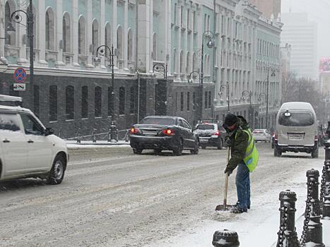 От дворника до прокурора: последствиями снегопада во Владивостоке озадачились все