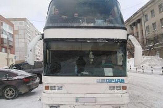 На въезде в Кемерово инспекторы ГИБДД остановили автобус с нелегалами