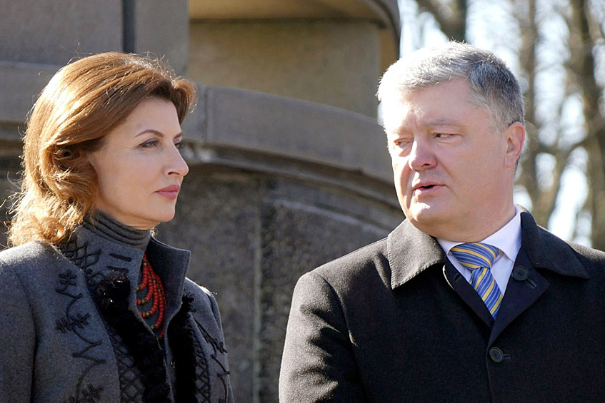 После того, как Петра Порошенко избрали президентом Украины, его жену, Марину, в СМИ называли «идеальной первой леди».  