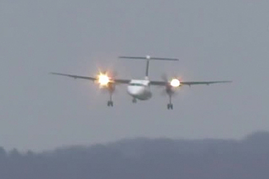 Пилоты виртуозно посадили самолет в шторм