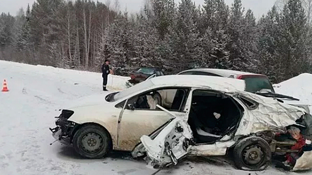 Массовое ДТП в Свердловской области попало на видео