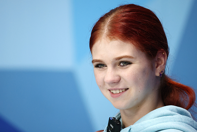 Фигуристка Александра Трусова во время мастер-класса по игре в керлинг в Московском керлинг-клубе