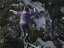 На Камчатке сняли фильм о походе спортсмена над кратером вулкана