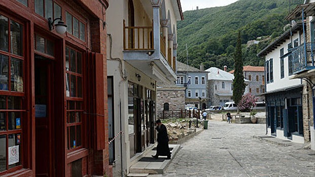 На Афоне еще у трех монахов выявили коронавирус