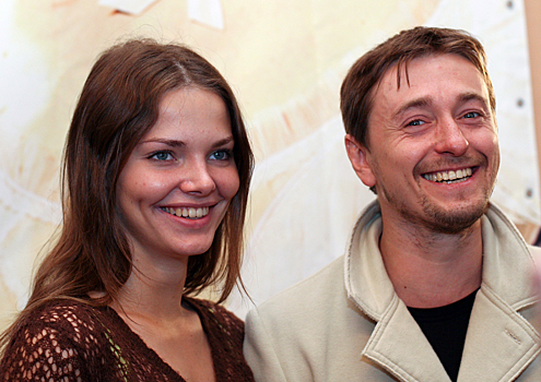 Сергей Безруков и Елизавета Боярская сыграли влюбленных в клипе на свою песню «Полминуты»
