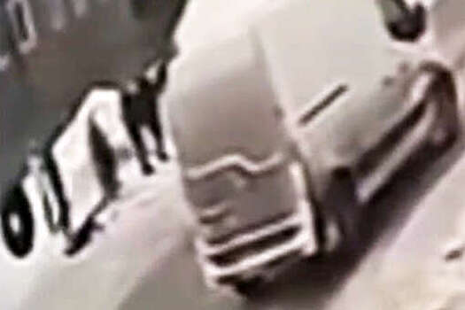 Под Архангельском на видео попало, как ребенок упал от удара колесом лесовоза