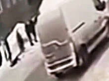 Под Архангельском на видео попало, как ребенок упал от удара колесом лесовоза