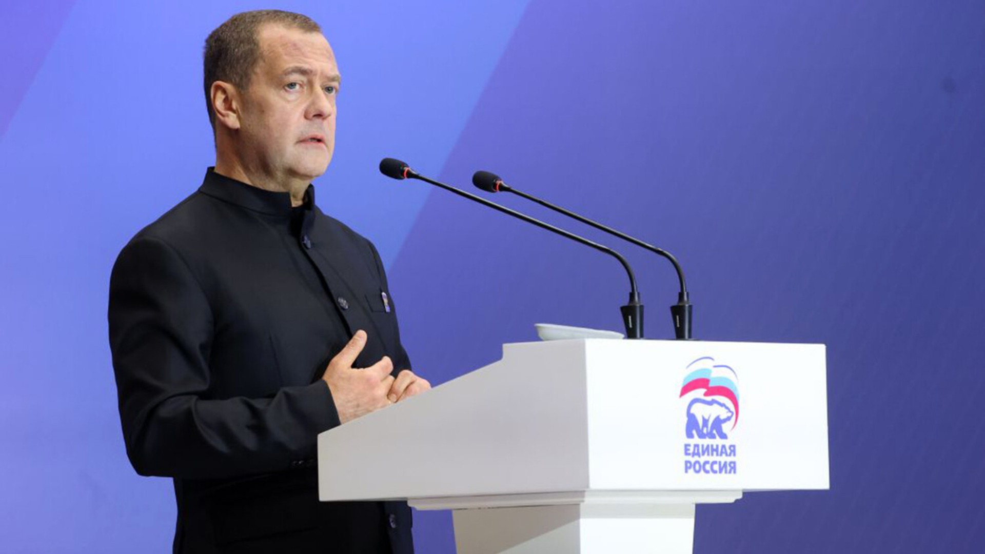 Дмитрий Медведев: попытки спрятать политический статус будут жестко пресекаться
