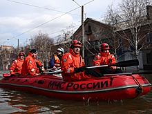 В Минусинске река прорвала дамбу и подступила к жилым зданиям