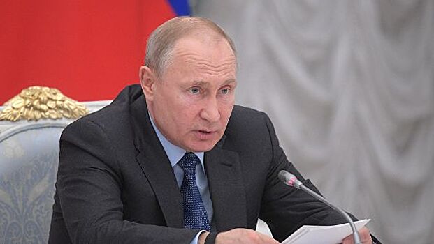 Путин поручил ФАС сообщать о закупках машин и оборудования по нацпроектам