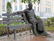 Защитники скульптуры Коста Хетагурова во Владикавказе выставили фотоохрану