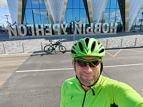 Глава Нового Уренгоя проверил дороги на утренней велопрогулке