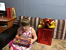 Благодаря кремлевской ёлке девятилетняя Настя Горячёва получила в подарок бизиборд