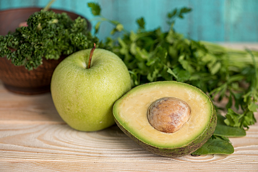 Эксперты назвали два простых фрукта, которые помогут снизить уровень холестерина