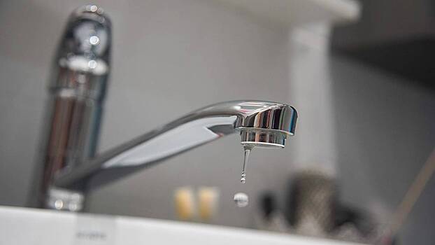Эксперт по ЖКХ дал неожиданный совет, как сократить срок отключения воды