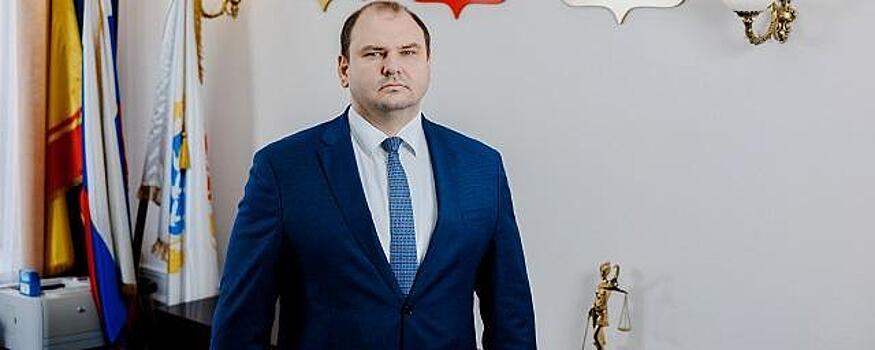 Денис Спирин поздравил чебоксарцев с Днем Конституции РФ