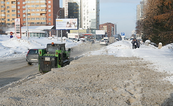 Водители не довольны уборкой снега с дорог Новосибирска