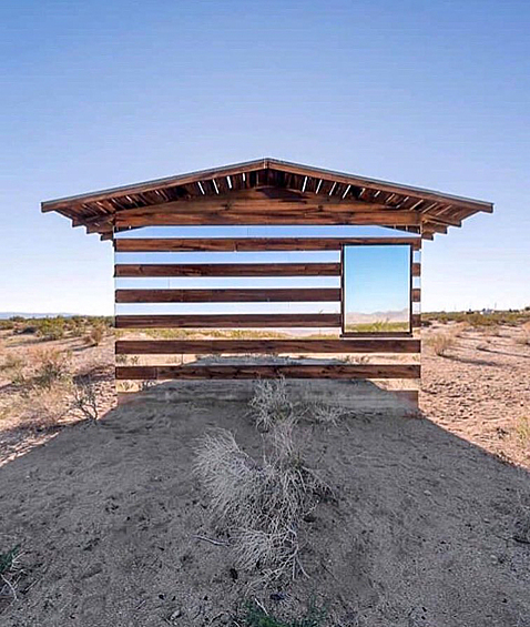 Lucid Stead - зеркальный дом, построенный в национальном парке Джошуа-Три американским художником Филиппом К. Смитом. Здание спроектировано так, чтобы давать посетителям иллюзию прозрачности. Ежегодно сюда приезжают тысячи туристов ради эффектных фото.