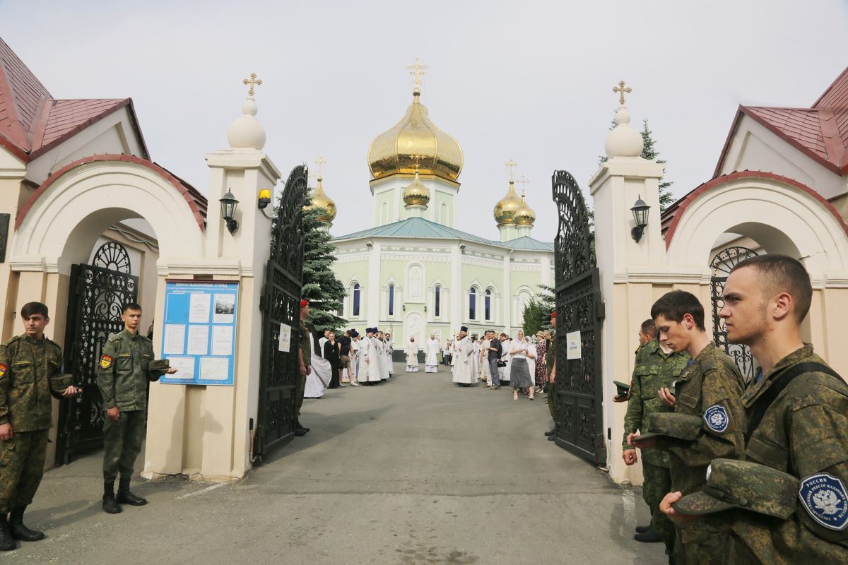В Челябинске совершили молебен о Победе